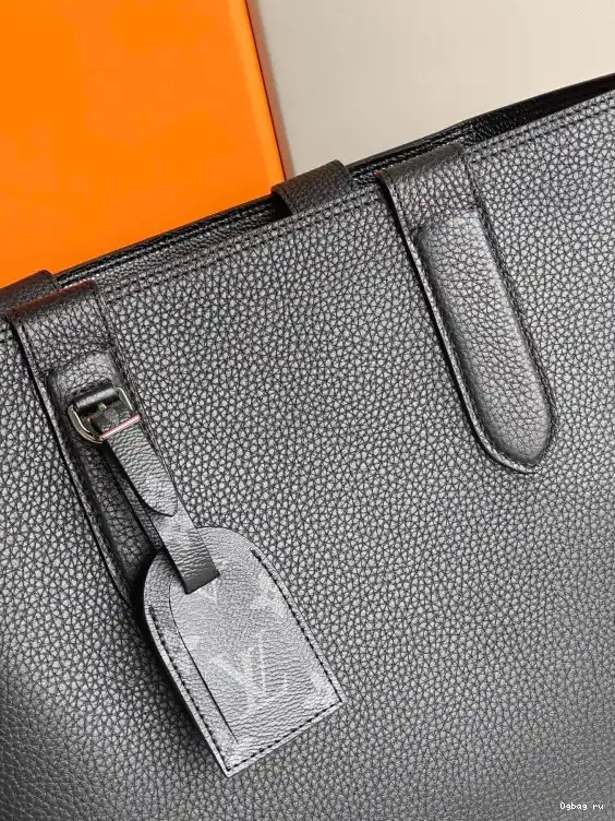 CABAS LOUIS VUITTON VOYAGE 0617